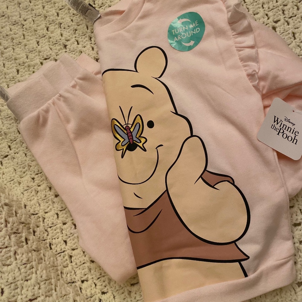 Winnie the Pooh size 5 sweatsuit